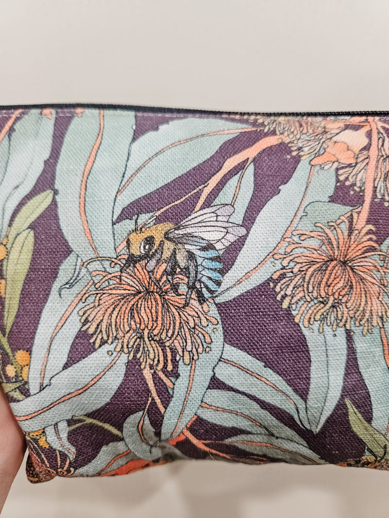 Bee Amazing make-up pouch